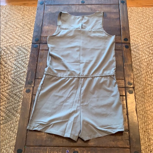 Cute drawstring romper sz S - Picture 2 of 2